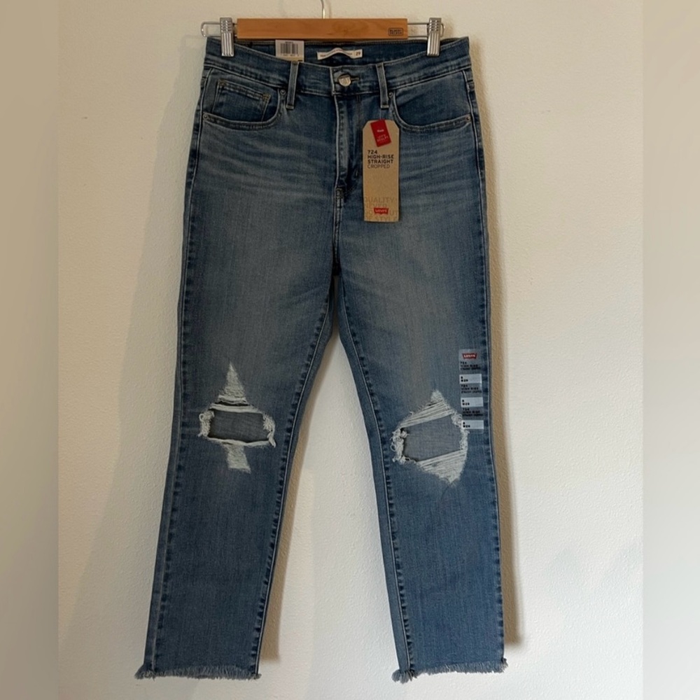 Brand new with tags Levi’s 724 Straight Cropped Leg jeans size 29
